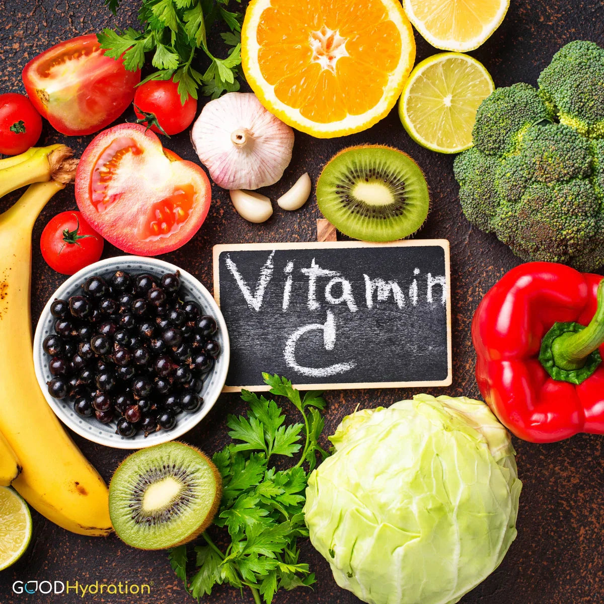 Vitamin C ist enthalten in Zitrusfrüchten, Bananen, Brokkoli, Paprika und Tomaten.