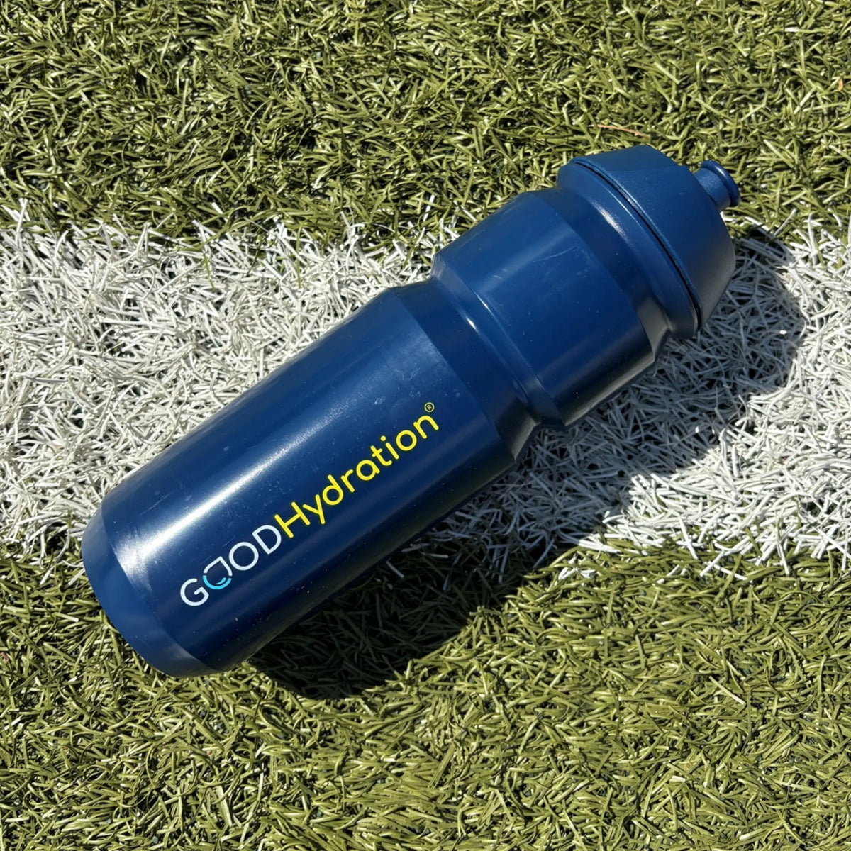 GOOD Hydration Sportflasche beim Fussball. Viele Fussball Mannschaften setzten auf die zuckerfreien Elektrolyte von GOOD Hydration.
