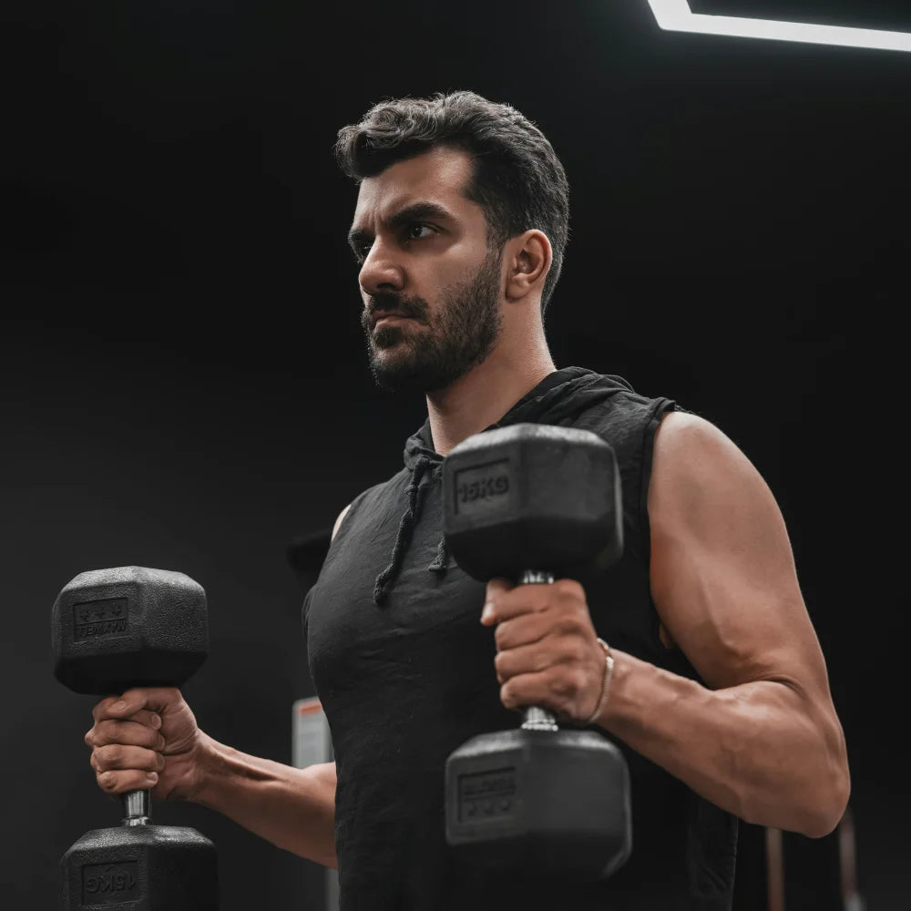 Fitness Influencer nutzen GOOD Hydration im Gym und Fitnesstudio, um nach dem Workout schnell ihren Wasserverlust durch Schwitzen auszugleichen.