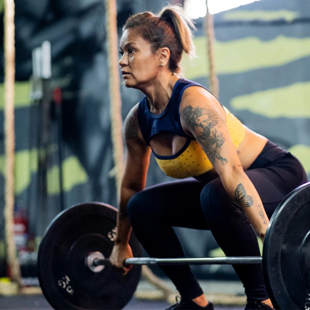 Der Performance Booster Reyhdration plus Kreatin unterstützt deine Leistung beim Gewichtheben, egal ob Clean & Jerk, Snatch oder Deadlift.